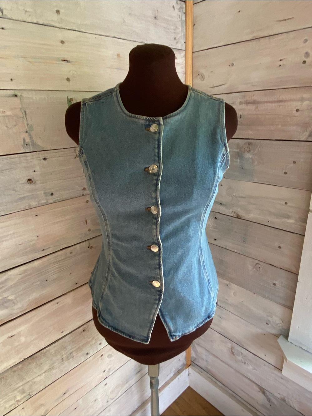 sofia by sofia vergara Light Blue Denim Button Front Sleeveless Top